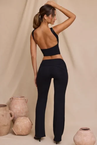 Hollis Mid-Rise Straight Leg Trousers in Black