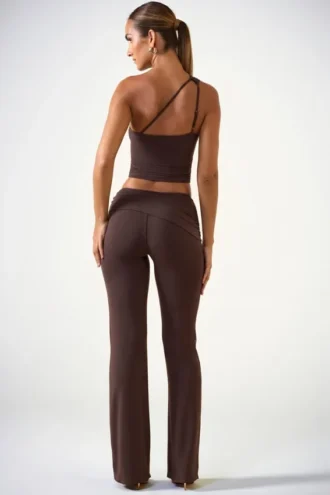 Hollis Mid-Rise Straight-Leg Trousers in Chocolate Brown