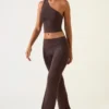 Hollis Mid-Rise Straight-Leg Trousers in Chocolate Brown