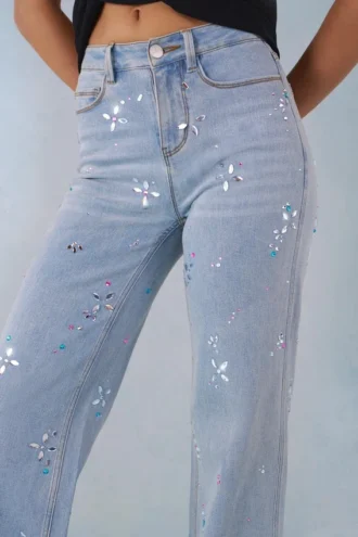 Lorielle Mid-Rise Straight-Leg Jeans in Light Denim