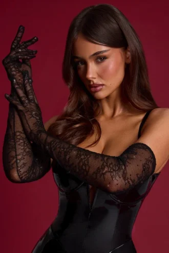 Poe Lace Gloves in Black
