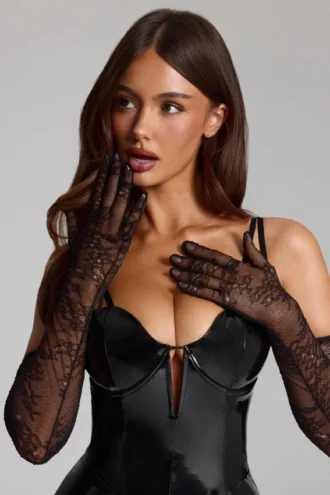 Poe Lace Gloves in Black