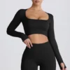 Super Sculpt Seamless Long-Sleeve Crop Top in Black