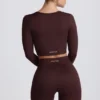 Super Sculpt Seamless Long-Sleeve Crop Top in Chocolate