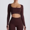 Super Sculpt Seamless Long-Sleeve Crop Top in Chocolate